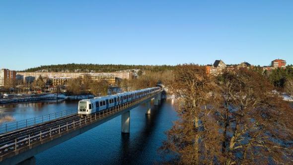 DB Cargo Full Load Solutions har transporterat 100 tunnelbanet&aring;g till Stockholm och fler leveranser &auml;r planerade.
