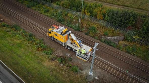 Overlines nya liftr&auml;lsbil anv&auml;nds vid arbetet med att byta kontaktledning mellan Alings&aring;s och G&ouml;teborg.