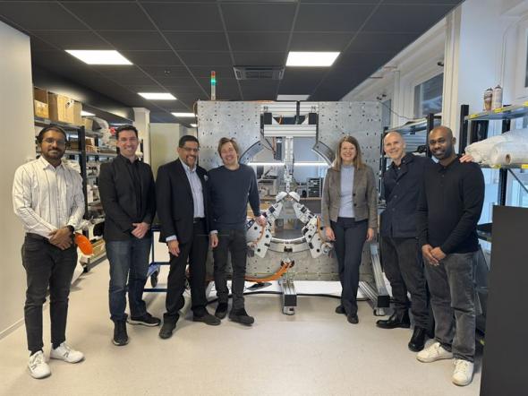 Vinel Valsala, examensarbetare fr&aring;n Uppsala Universitet, Gael Chosson Innovation Station Manager Alstom, Ganesh Chandramouli E&M Product Manager Alstom, Tue Beijer CTO och medgrundare Stilfold, Maria Signal Martebo MD Sweden Alstom, Jonas Nyvang VD och medgrundare Stilfold, Elgamri Abdalla, examensarbetare fr&aring;n Uppsala Universitet (tj&auml;nstledig medarbetare fr&aring;n Alstom Services)