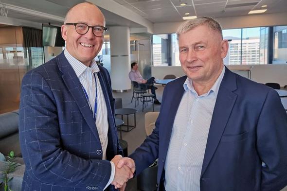 Henrik Löfgren, vd för Infranord AB och Rolf Roverud, vd för Infranord Norge AS.