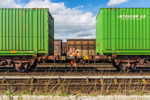 <span>Genom att bygga godstågen i förutbestämda vagnsgrupper, planerade utifrån de intermodala kundernas behov med färre stopp längs vägen, kortas ledtiderna rejält under resans gång.</span>
